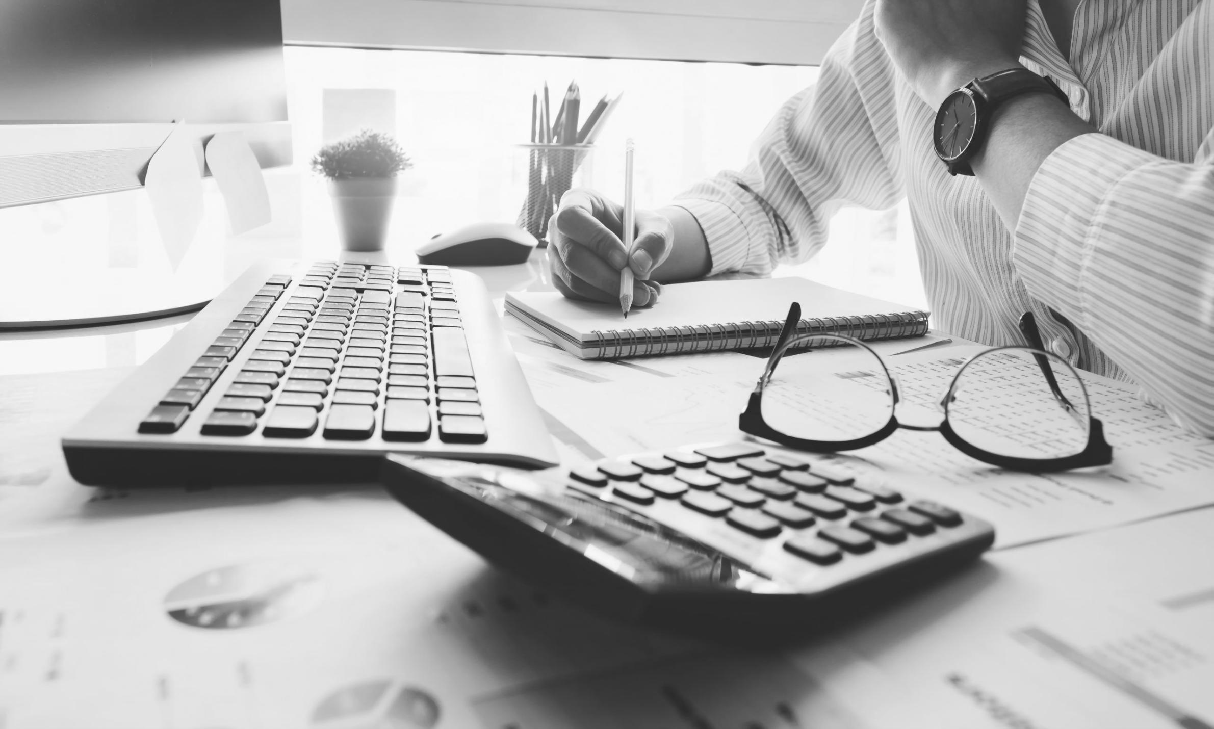 İnteraktif finans modelleme ve veri analizi uygulamaları